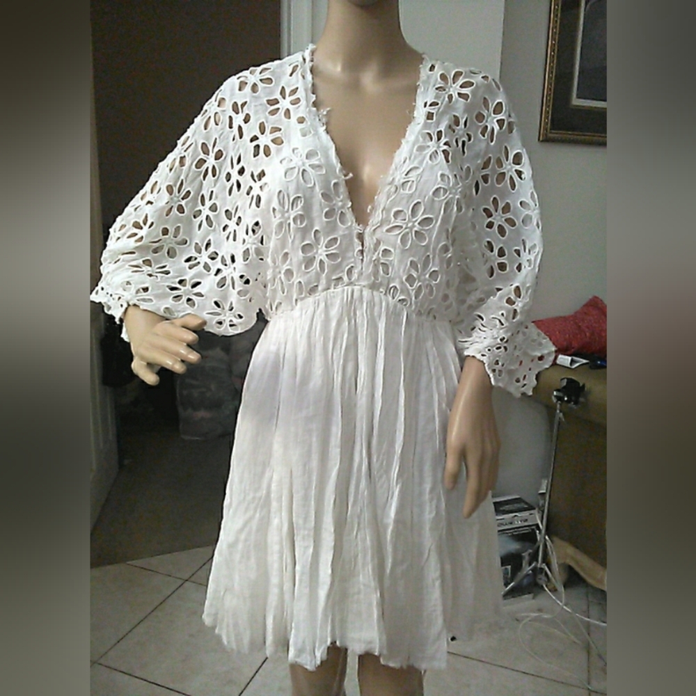 FREE PEOPLE "ONE" Chic White DRESS W/ EYELETS RUGGED EDGES SZ. Sm